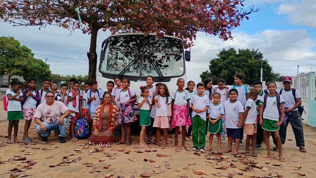 A Prefeitura de Itiúba, através da Secretaria de Educação, realizou mais uma etapa da entrega do fardamento escolar para os alunos da rede municipal de ensino.