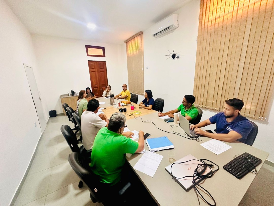 Reunião para discutir ações importantes voltadas à preservação, ao cuidado com o espaço urbano e ao bem-estar da população.